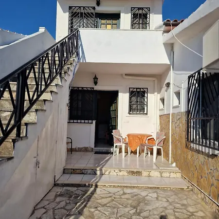 Lakis Apartman Aharávi